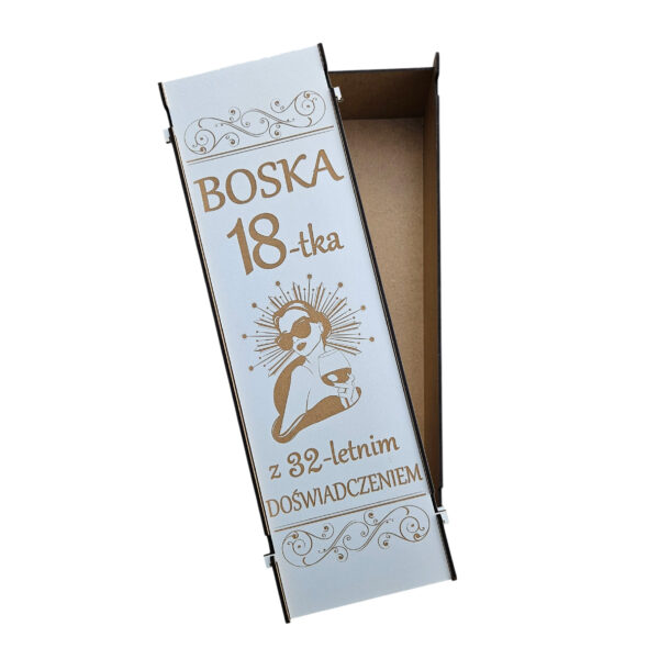drewniane pudełko prezentowe na alkohol- z grawerem boska 18tka z 32letnim doświadczeniem