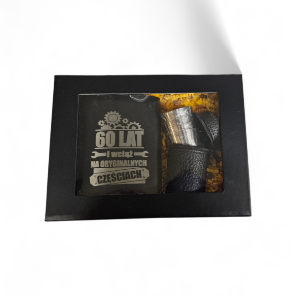 Second image of Piersiówka personalizowana 240 ml - różne wzory - Zestaw premium